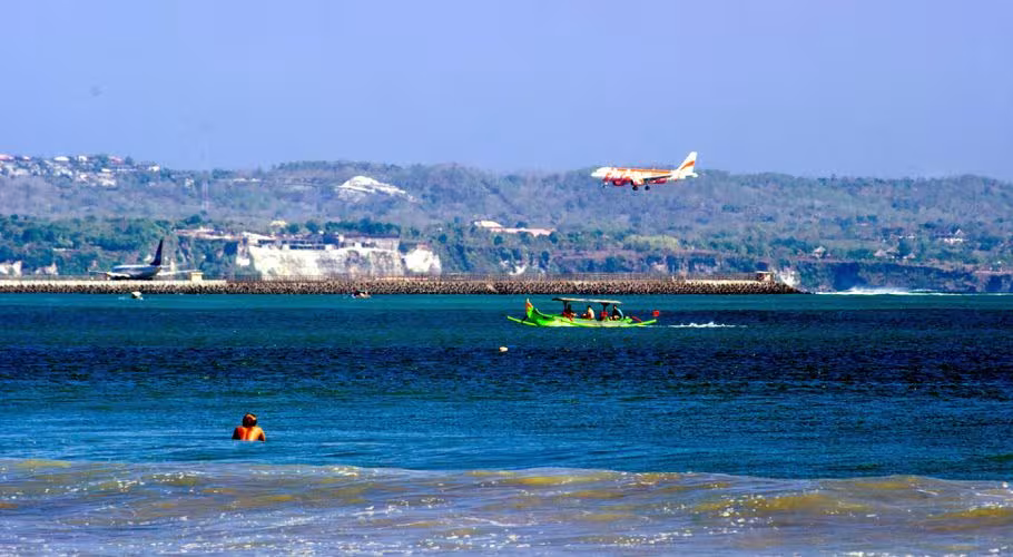 tuban beach_1_tuban_surf_beach_near_bali_airport.jpg (910Ã500)